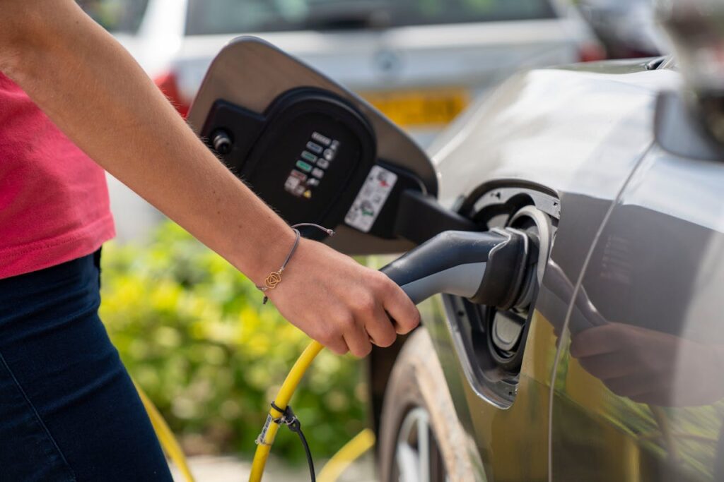 ¿Merece la pena comprar un coche eléctrico en Canarias en 2026? - Grupo DLT